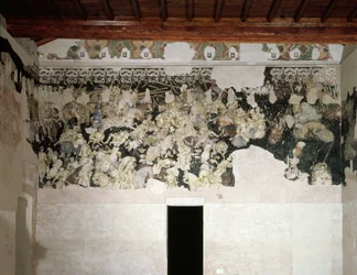 Torneo de batalla, con el collar SS de Lancaster con flores de caléndula, emblema de la Familia Gonzaga, en el friso superior, fragmento de pintura mural de la Sala del Pisanello